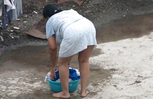 XXX دختر نوجوان fucks در بیدمشک با وسیله ارتعاش و نوسان در حال حاضر فیلم سکسی کوتاه جریان آب